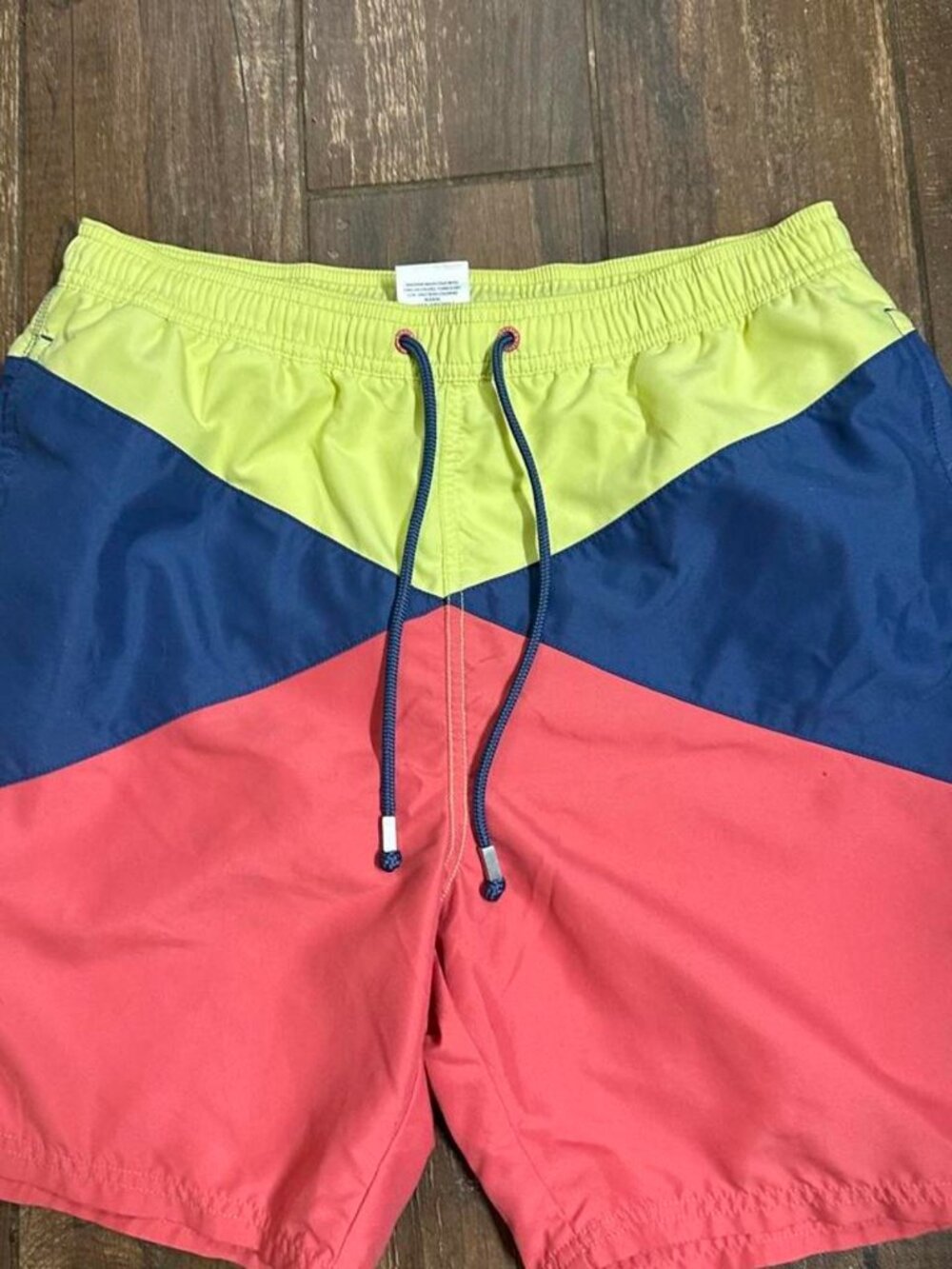 Vineyard Vines men’s multicoloured swim shorts Size M #preppy #summer